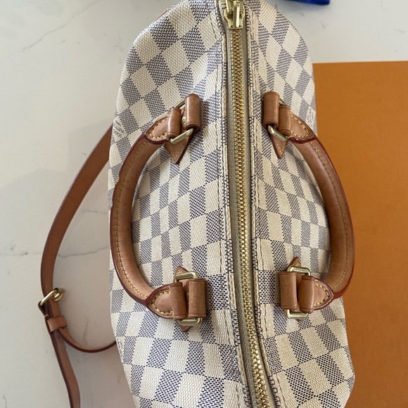 Louis Vuitton SPEEDY BANDOULIÈRE 30 | LIKE NEW | 2 YEARS OWNED - Picture 11 of 13